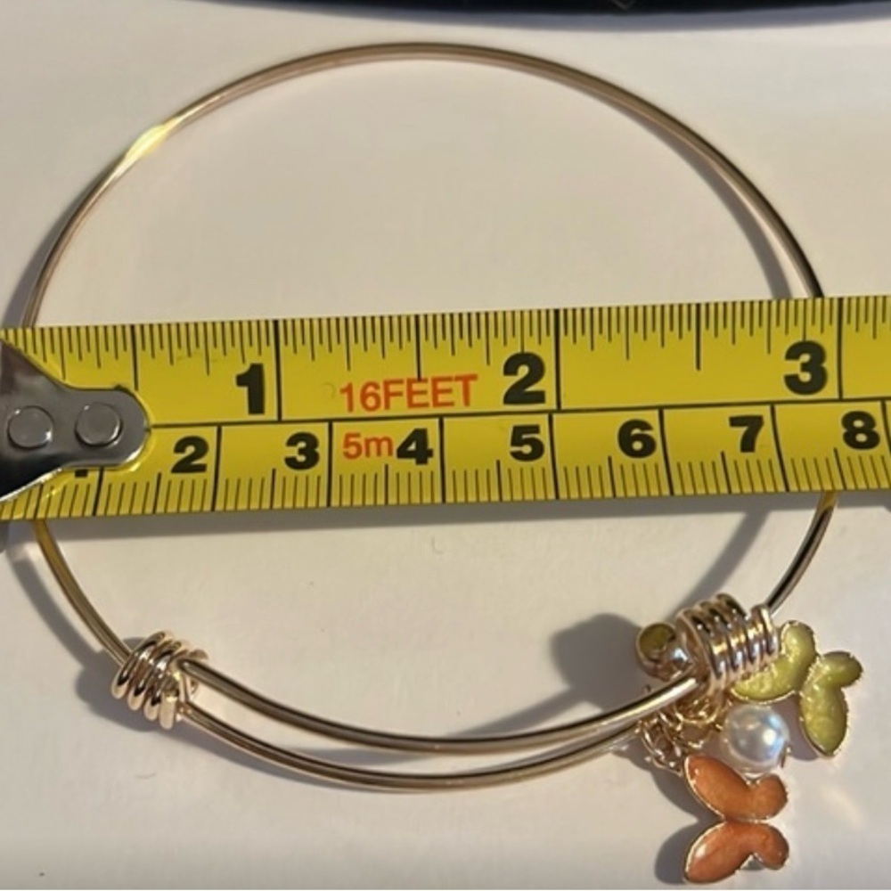 💛Butterfly bangle charm bracelet NWT beautiful - Picture 3 of 4